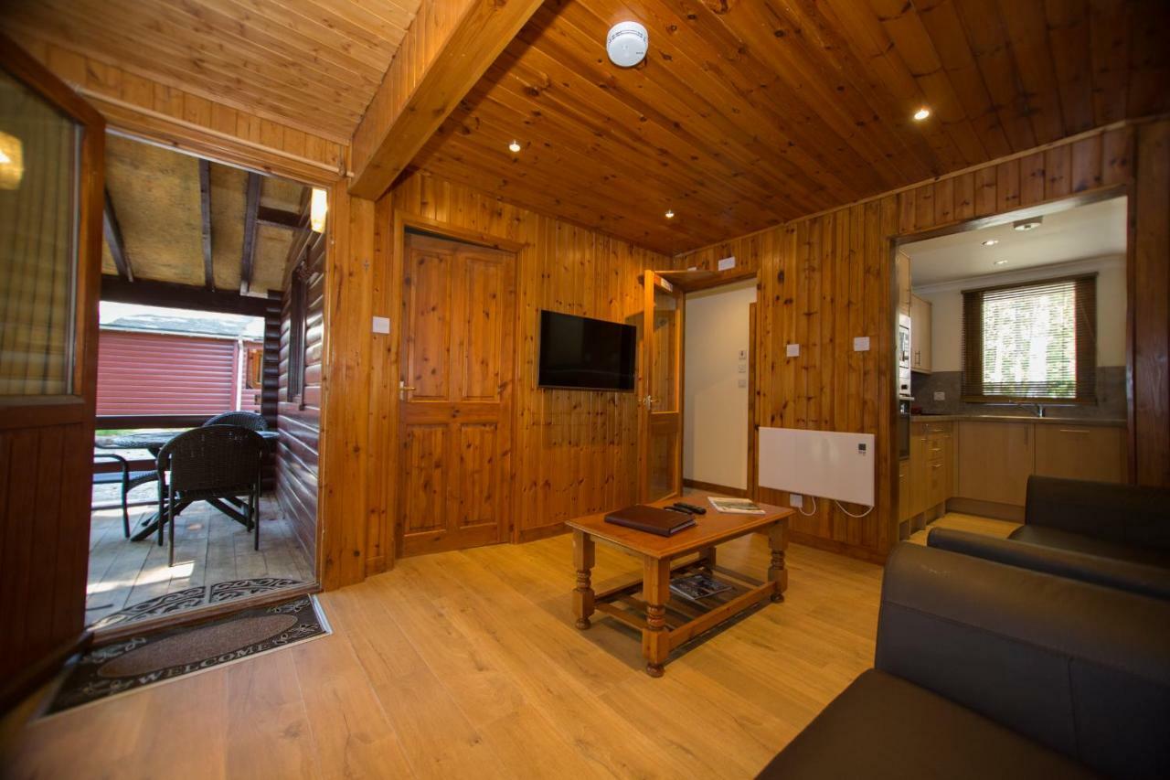 Invercauld Lodges Балатър Екстериор снимка