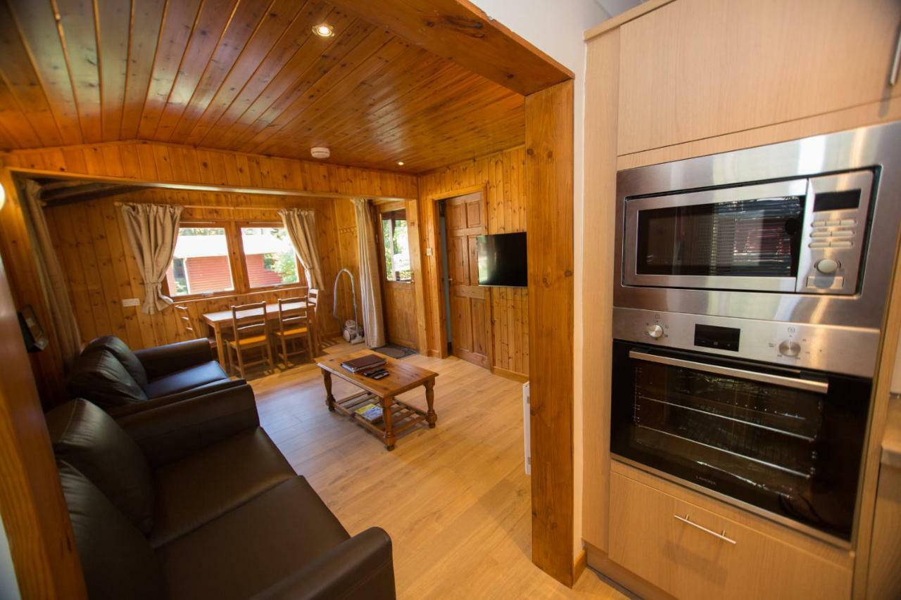 Invercauld Lodges Балатър Екстериор снимка